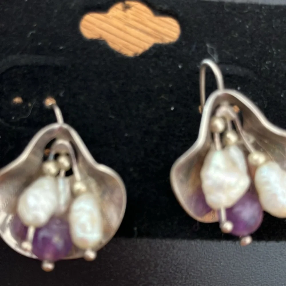 Gorgeous fluted sterling + fresh water pearl + amethyst wired earrings